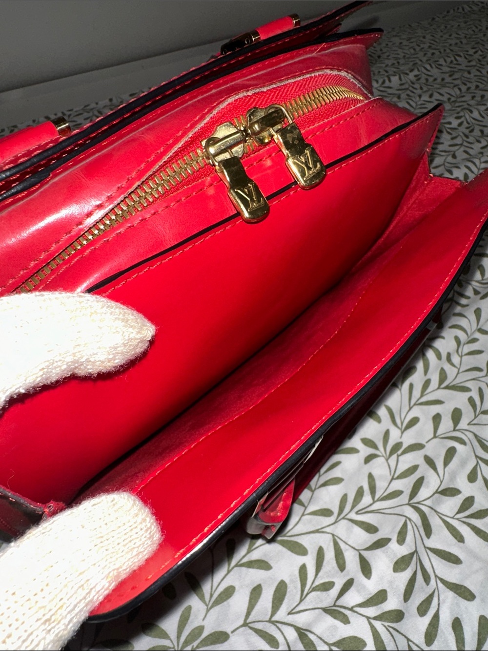 Louis Vuitton Epi Pont Neuf Handbag - Picture 10 of 15